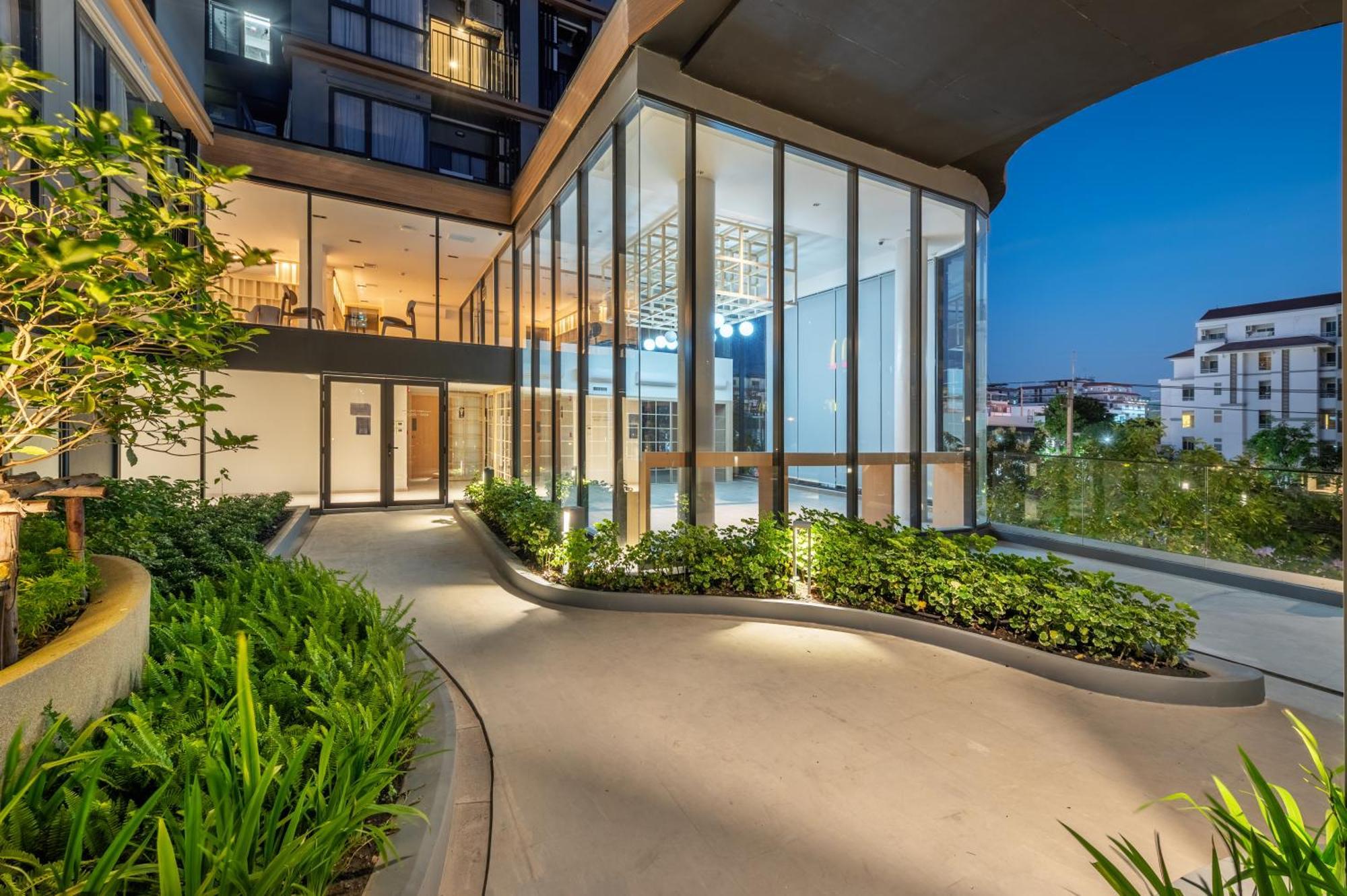 Salaya One Hotel & Service Apartment Exterior photo
